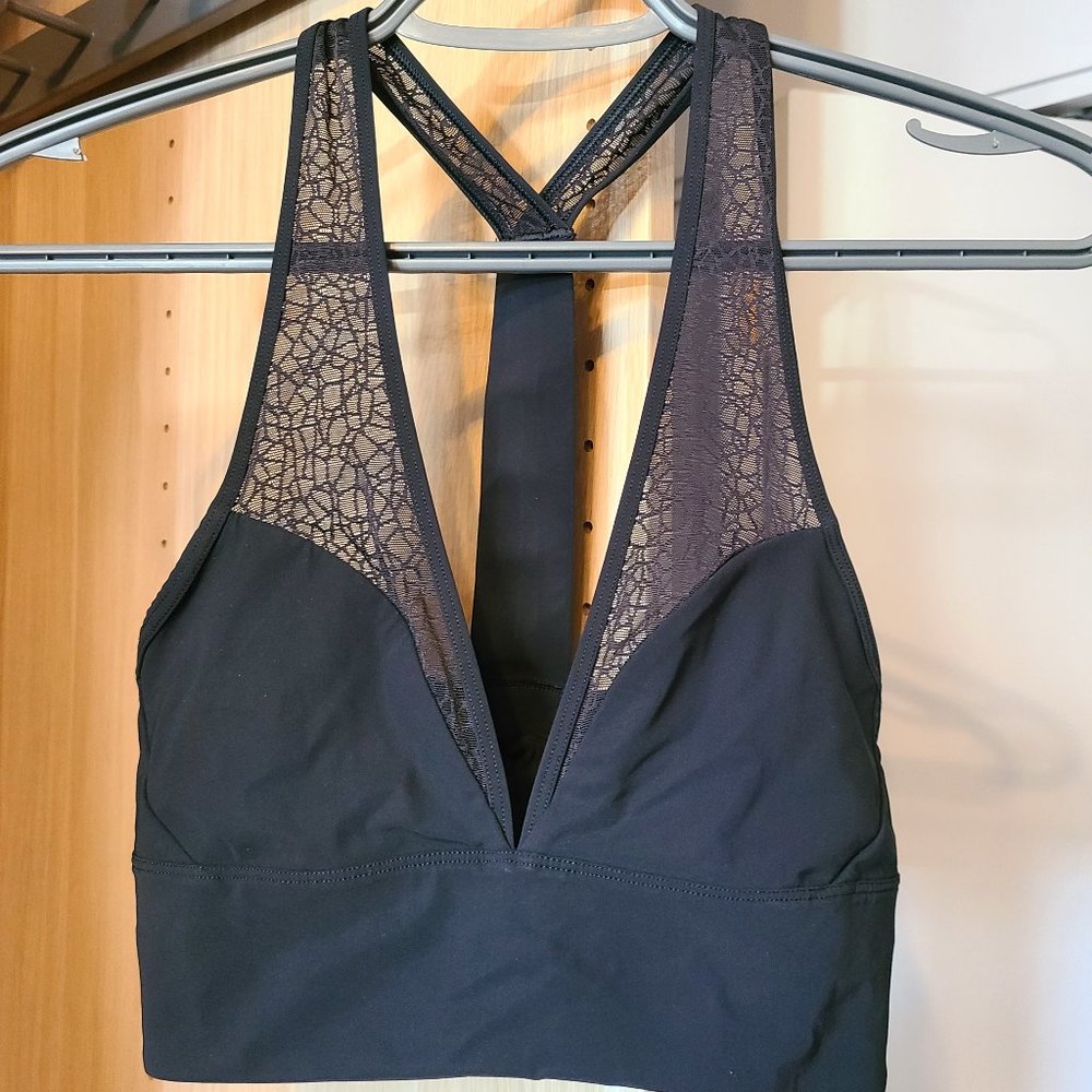 Lululemon Sports Bra - Black size 6
